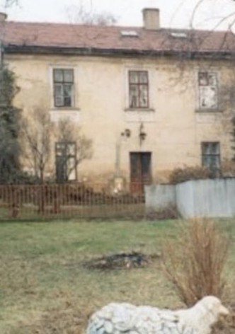 Une maison à Prague-poster-1998-1768657246